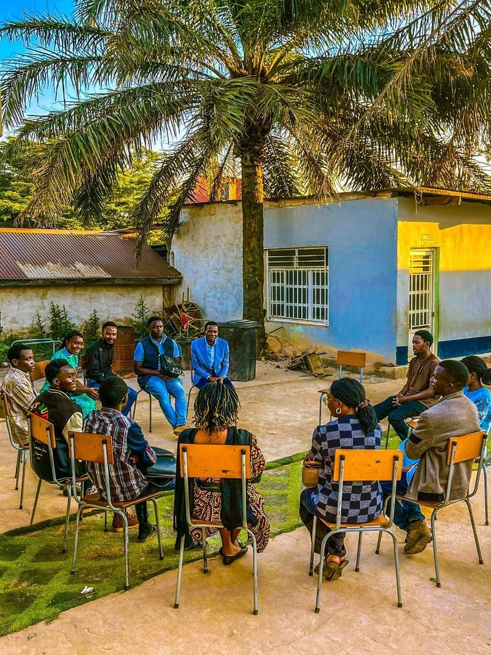 Membres du Mwepesi English Club en séance